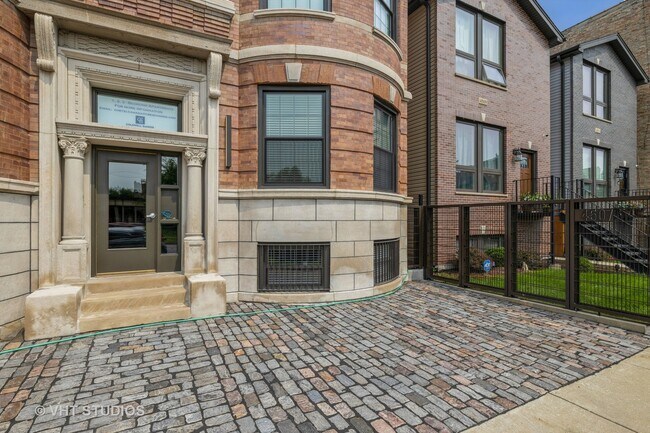 Building Photo - 4507 S Calumet Ave