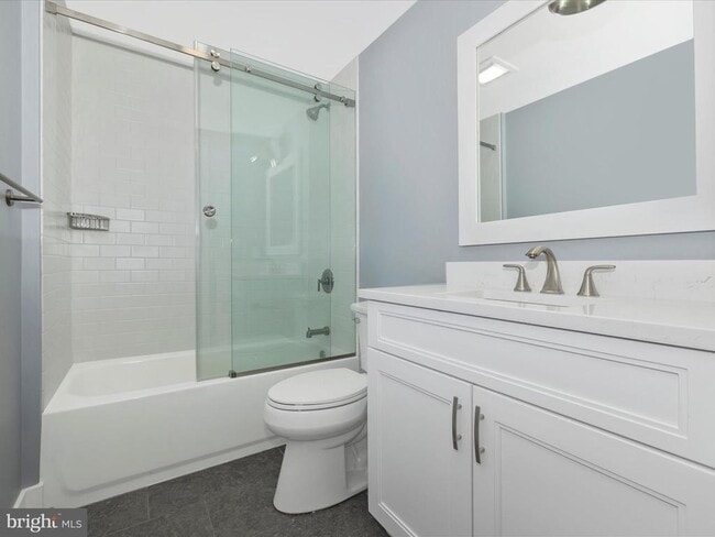 Building Photo - 210 E 2nd St