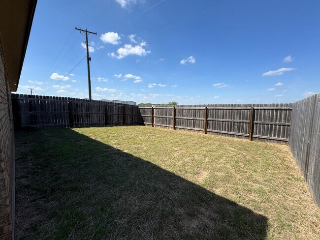 Building Photo - 506 Sladecek Dr