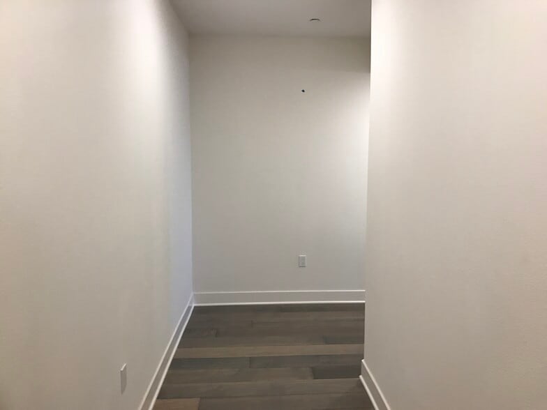 Hallway inside - 2978 Ripple Pl