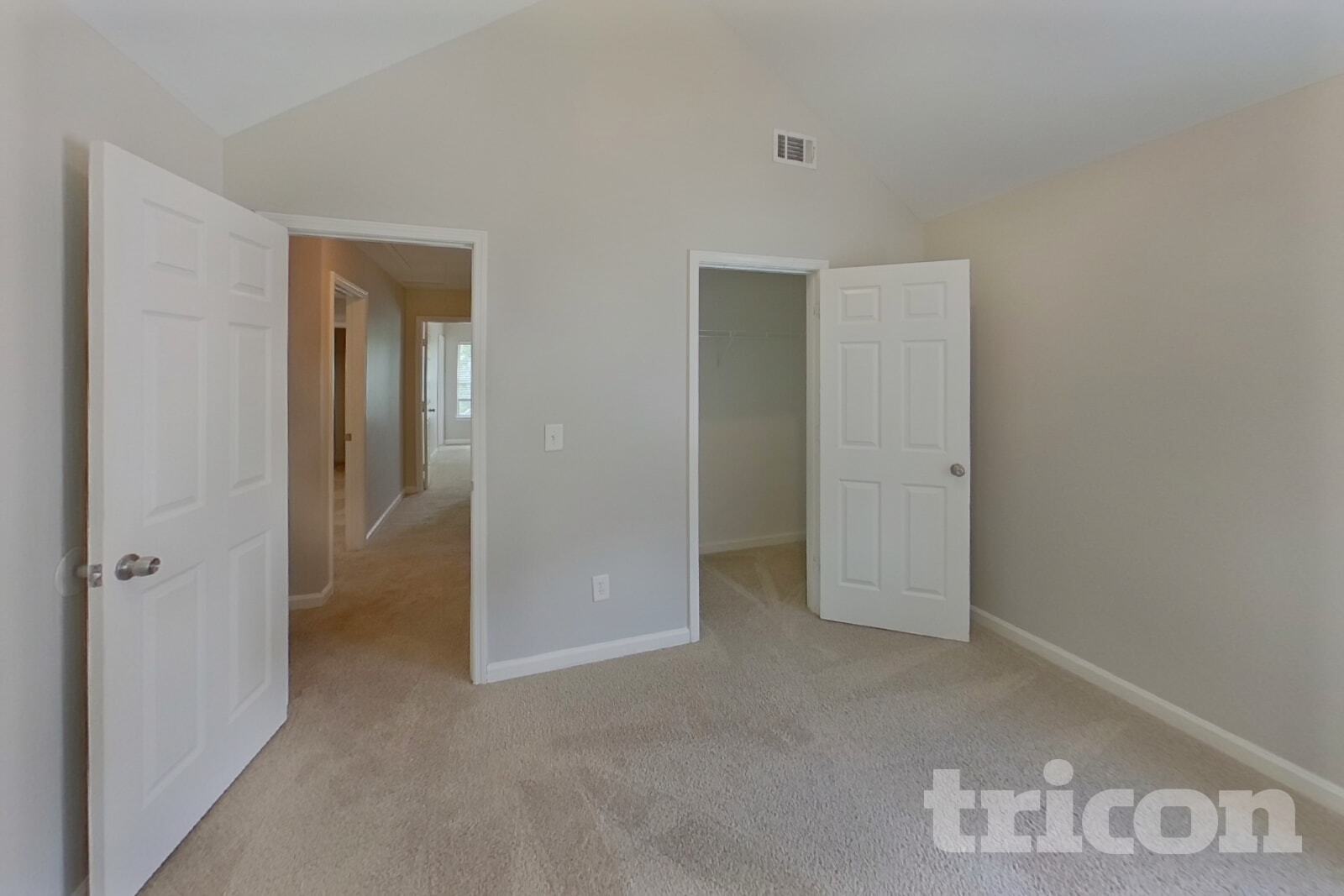 Building Photo - 15 Silver Willow Walk