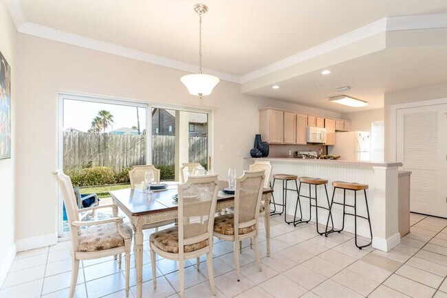 Building Photo - 2 E Lantana St