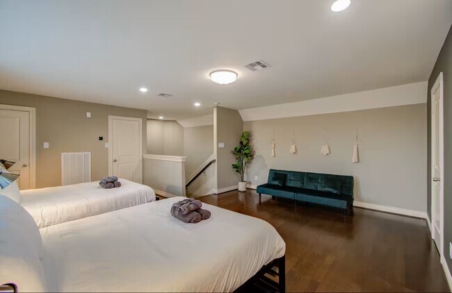 Building Photo - 4001 Dallas St