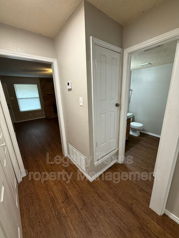 Building Photo - 1607 Sun Valley Dr