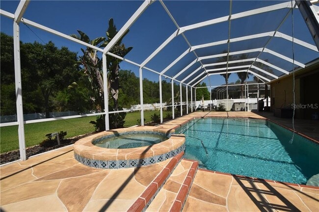 Building Photo - 5516 Garden Arbor Dr
