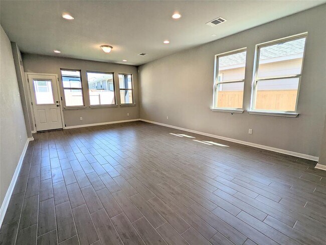 Building Photo - 121 Drifter Ln