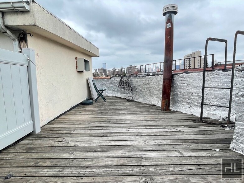 Building Photo - East 13th Street