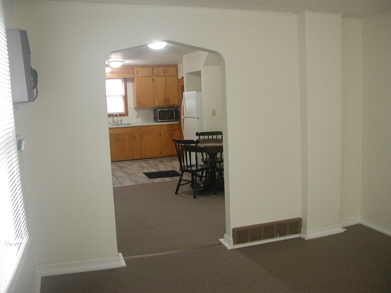 Building Photo - 241 E Ronning Ave