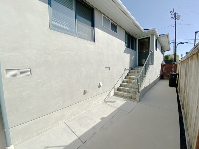 rear entrance to backyard - 625 30th St