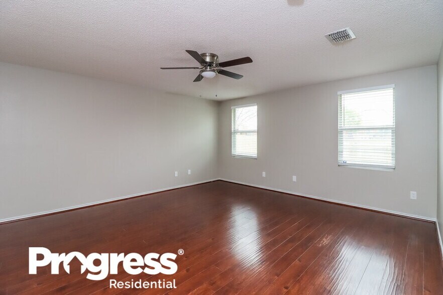 Building Photo - 509 Travis Ranch Tr