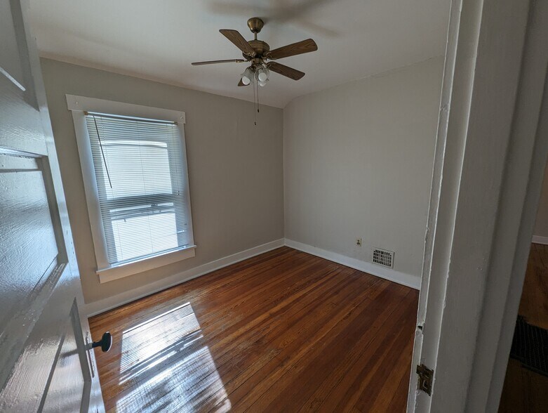 Building Photo - 341 Park Dr