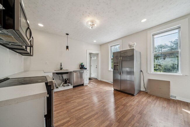 Building Photo - Spacious 3 Bedroom Home in Spring Garden (Single Family)