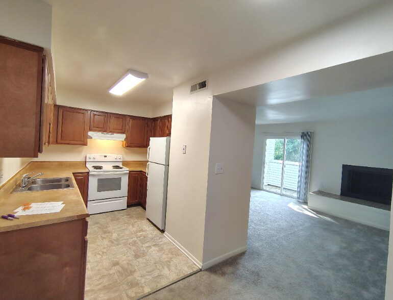 Building Photo - 600 Reusens Rd