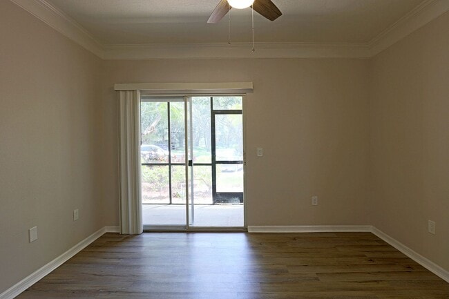 Building Photo - Royal Greens 11480-102