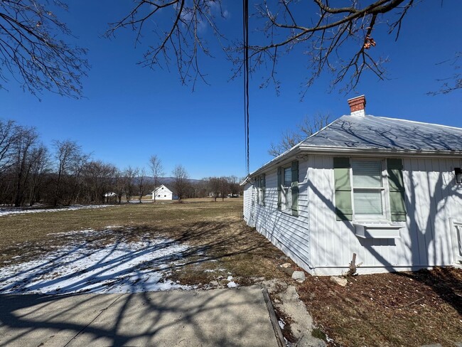 Building Photo - 1058 Fleeburg Loop