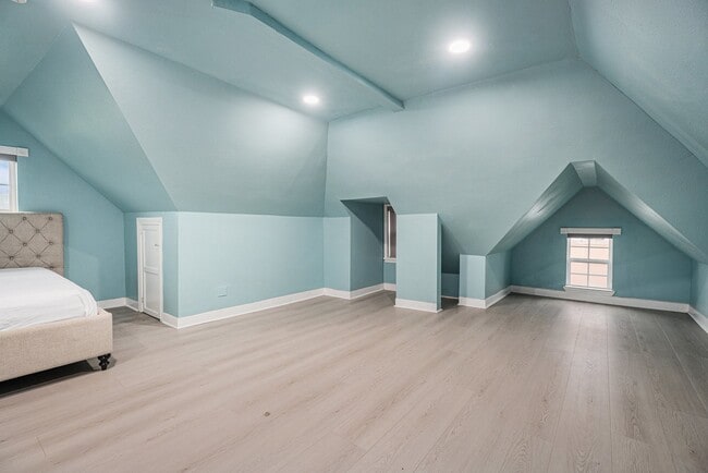 Building Photo - 1028 Ave M 1/2