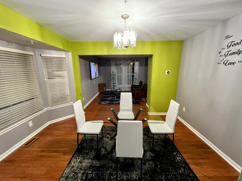 Building Photo - 6301 Grenfell Ct