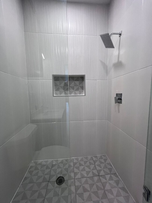 Building Photo - Brand New! Don't Miss Out Call today!