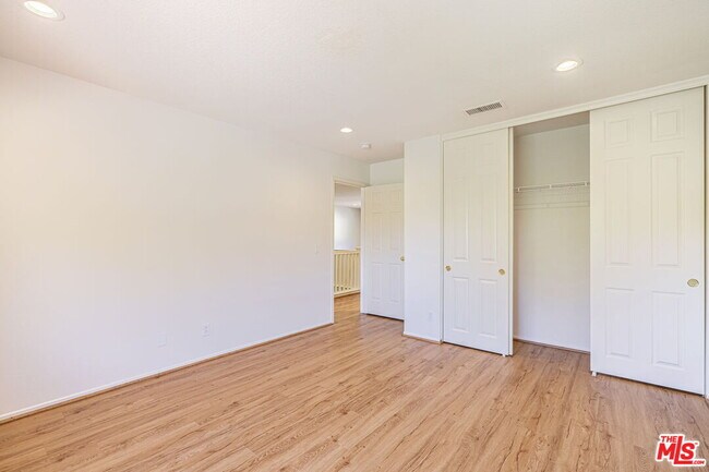 Building Photo - 25755 Hood Way