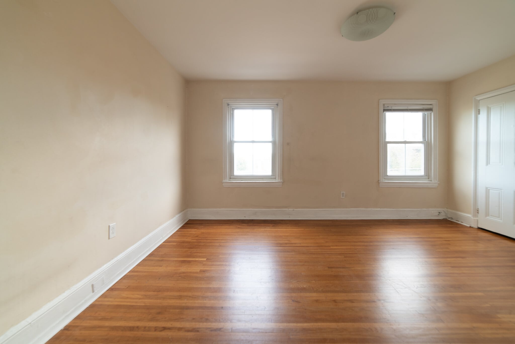 Living / Dining Room - 988 N 5th St