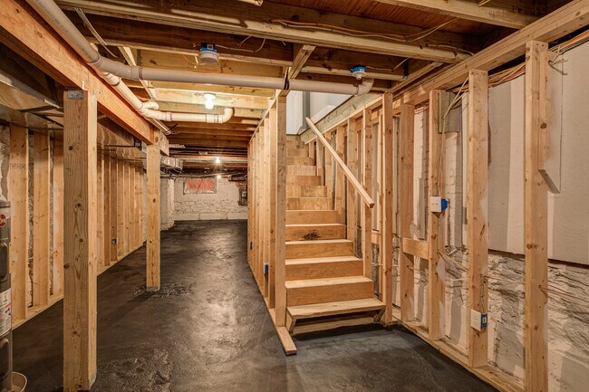 Building Photo - 510 E 22nd St