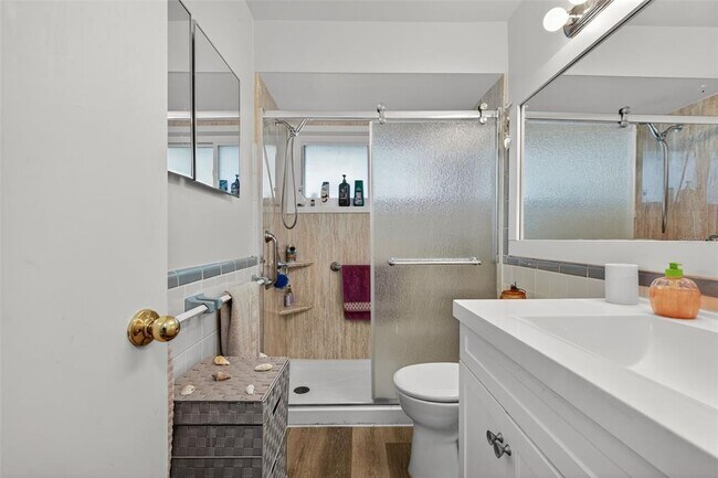 Building Photo - 11761 80th Ave