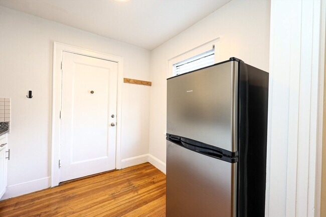 Building Photo - 195 Thomas Burgin Pkwy