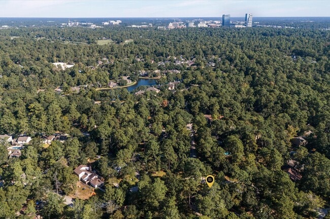 Building Photo - 33 Crystal Lake Ln