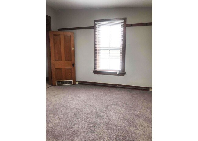 Building Photo - 3255 Bishop St