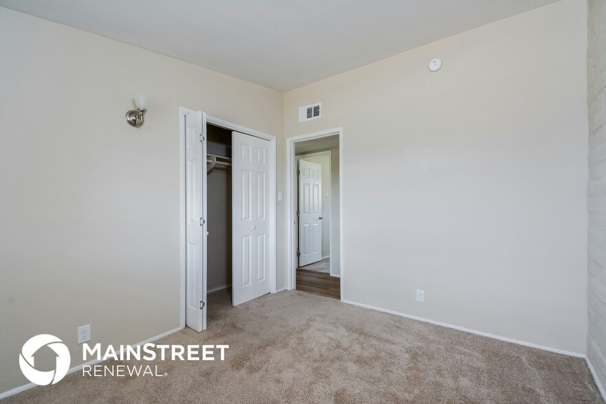 Building Photo - 156 W Pastime Rd