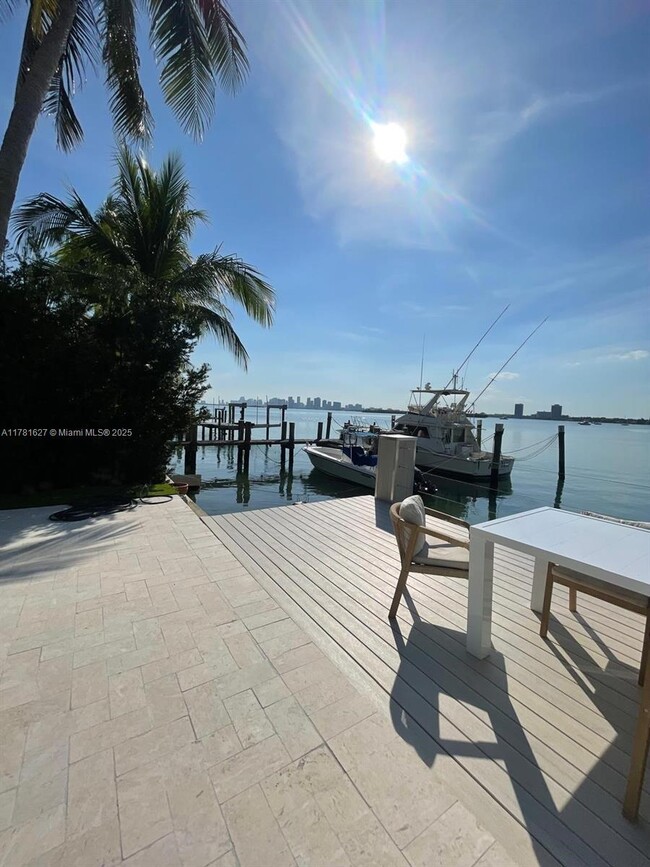 Building Photo - 7720 Miami View Dr