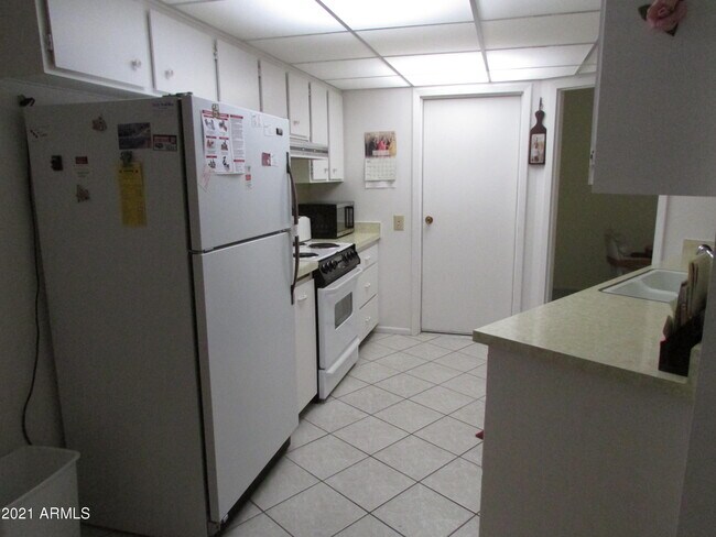 Building Photo - 10880 W Emerald Dr
