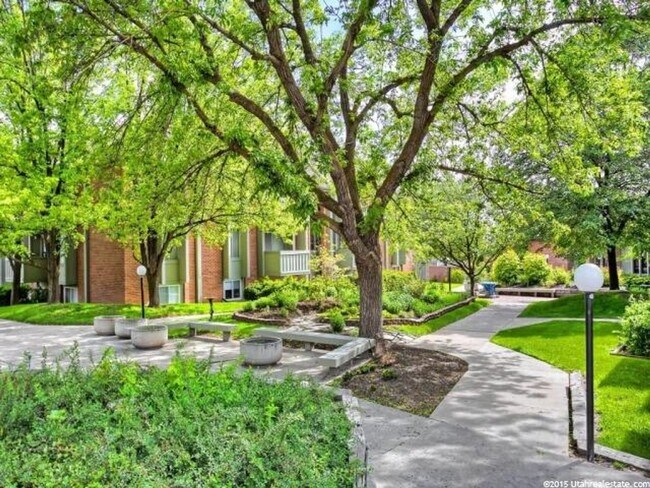 Building Photo - Foothill Condo