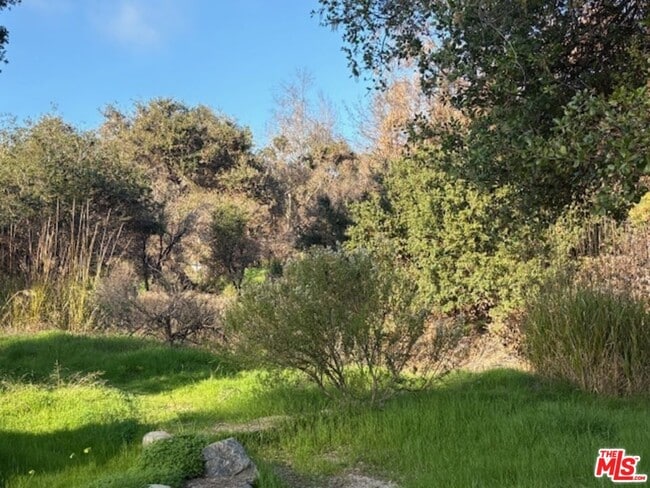 Building Photo - 777 El Medio Ave