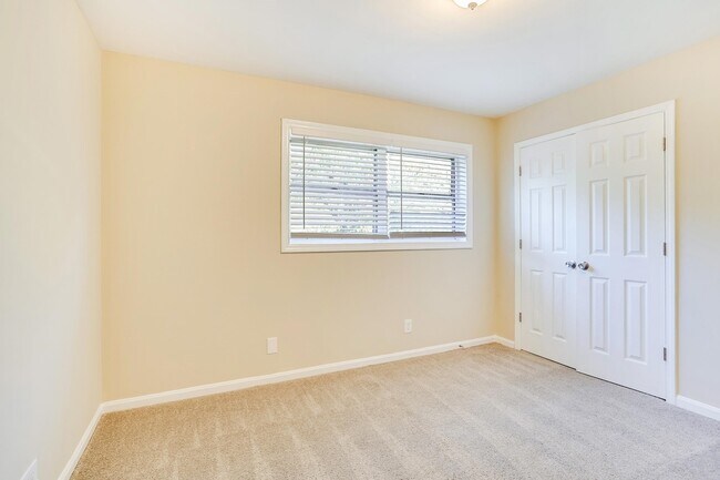Building Photo - 2572 Glenrock Dr