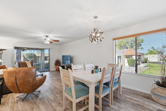 Building Photo - 650 S Arrowwood Way