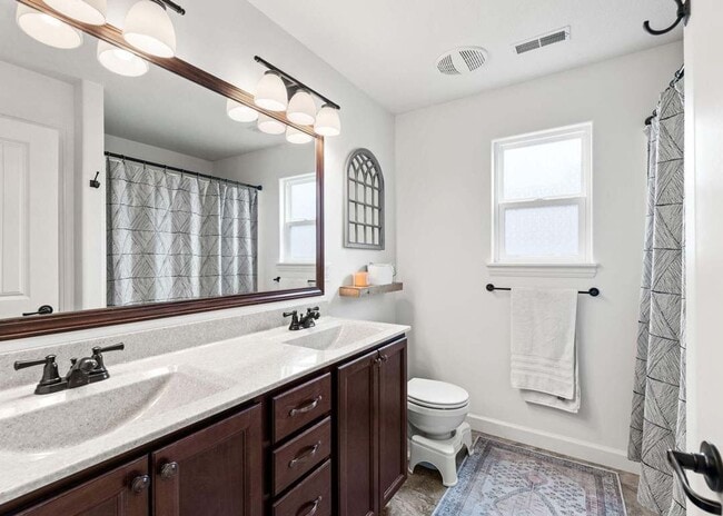 Building Photo - 3 bd, 2 ba house in S Columbia, just off Rt K, fenced, w/d, new shape