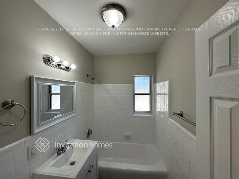 Building Photo - 1018 S 12th St