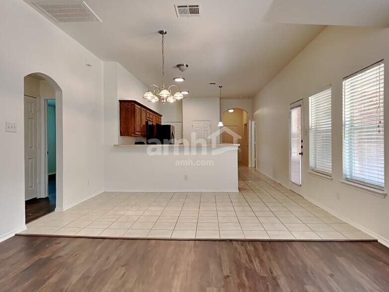 Building Photo - 4406 Shady Elm Dr