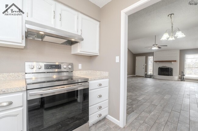 Building Photo - 4825 Colleen Dr