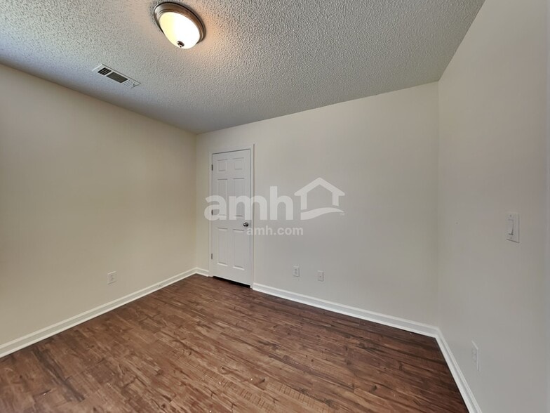 Building Photo - 214 Bo Simpson Pkwy