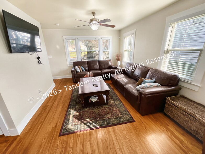 Building Photo - 2807 Vaulx Ln