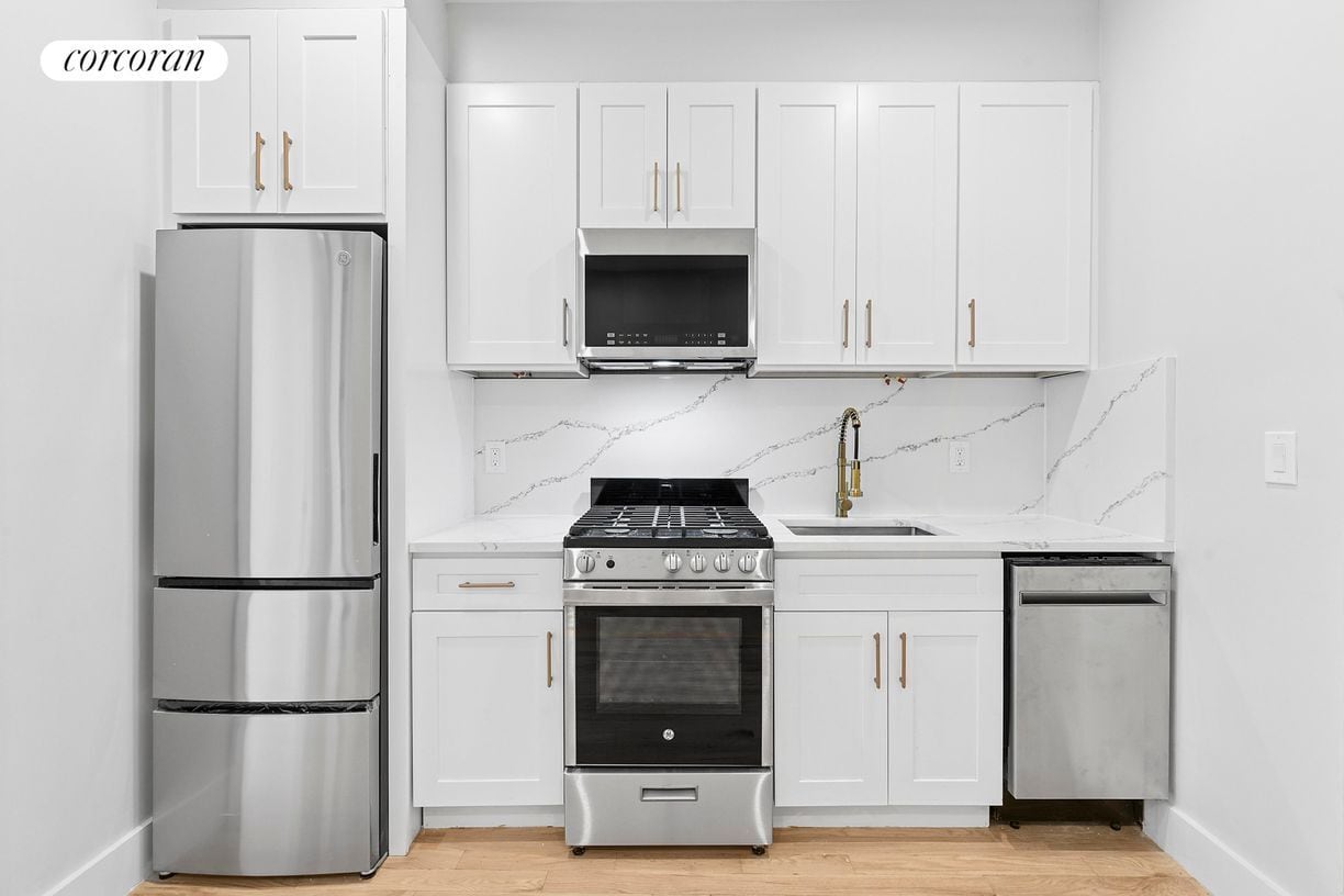 Building Photo - 206 W 96th St