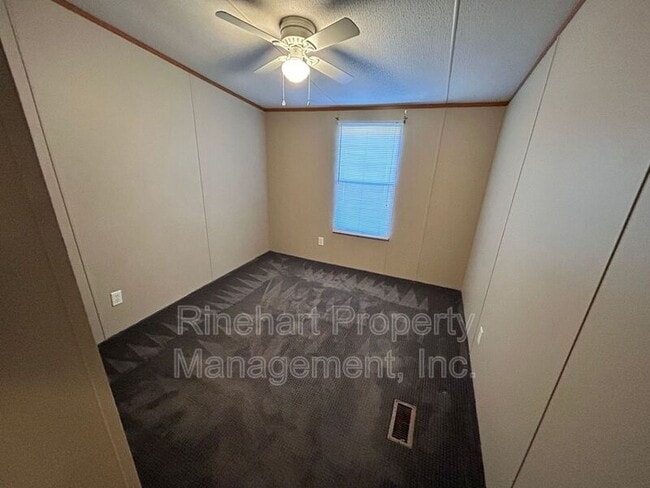 Building Photo - 5035 Park Creek Dr