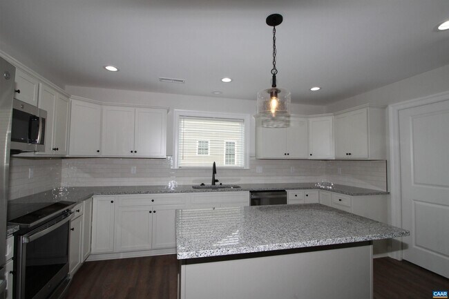 Building Photo - 173 Langley Dr