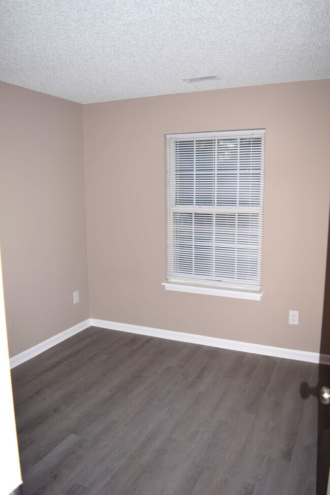 Building Photo - 1623 Dendy Ln