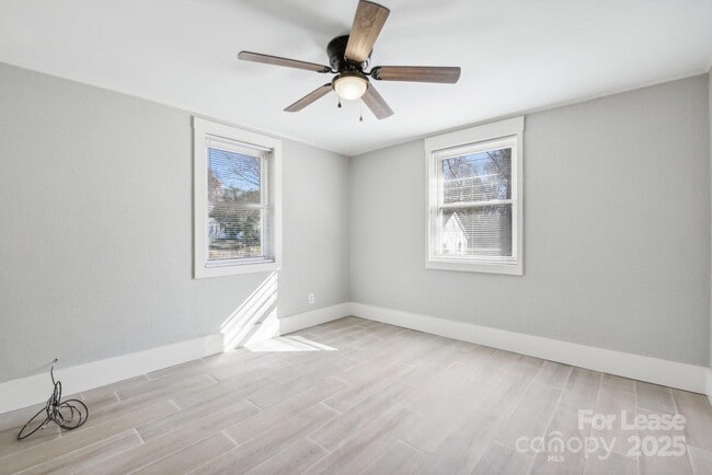 Building Photo - 1747 1st St NE