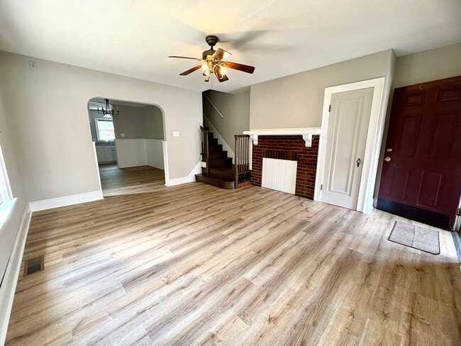 Building Photo - 3 Bedroom 1 Bathroom in York with Sunroom,...