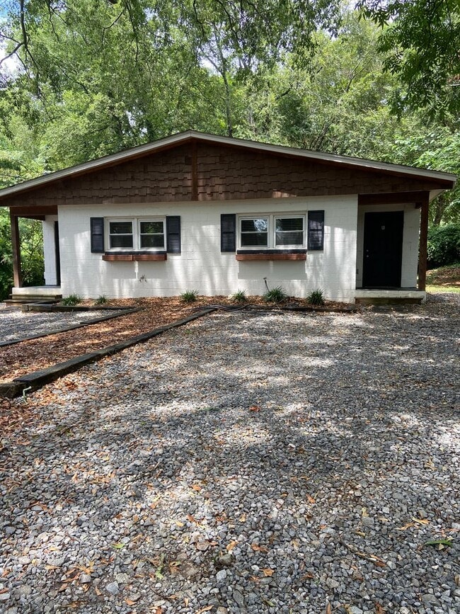 Building Photo - 170 Griffeth St