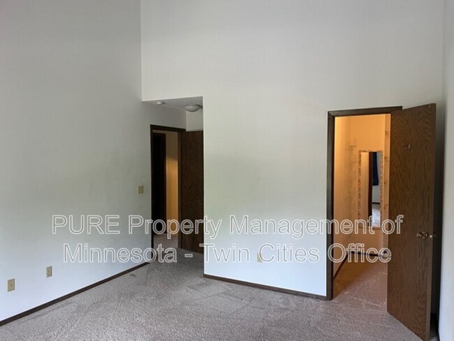 Building Photo - 14317 Fairway Dr